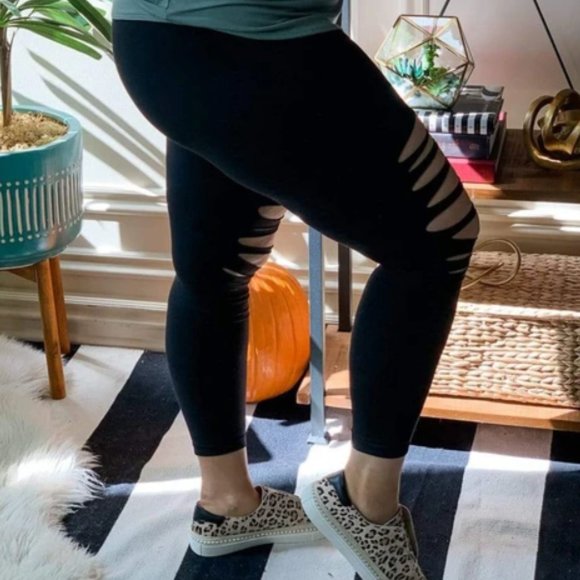 Women's BLACK DISTRESSED LEGGINGS - Picture 4 of 4